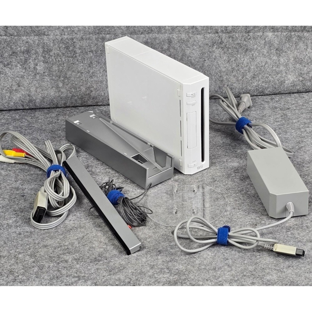 Nintendo Wii Console White RVL-001 GameCube Compatible Bundle Cables Sensor Bar